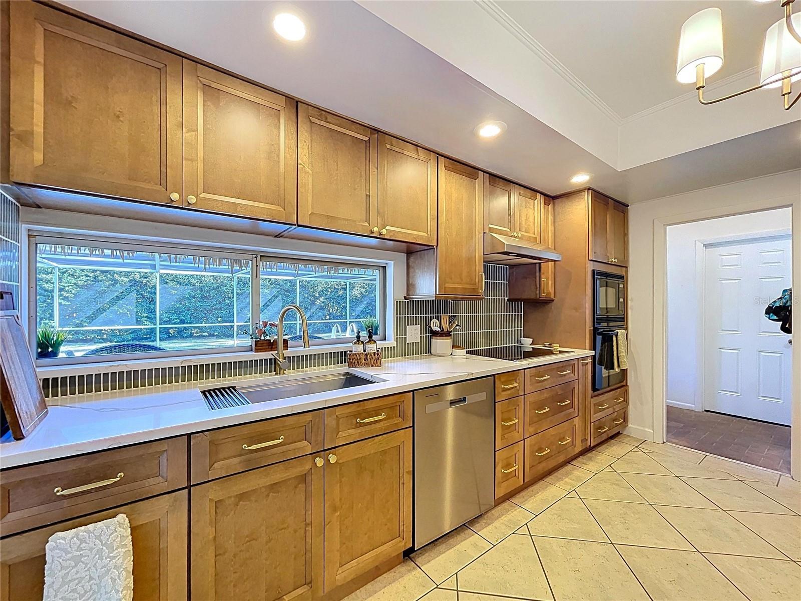 Image 30 of 72 For 2646 Newport Avenue