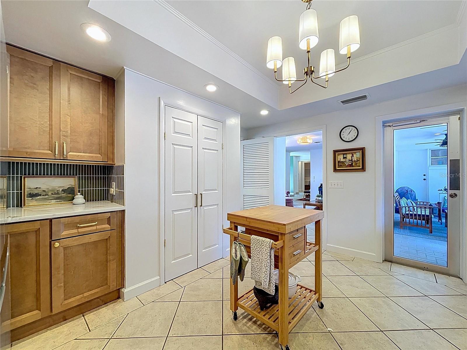 Image 34 of 72 For 2646 Newport Avenue