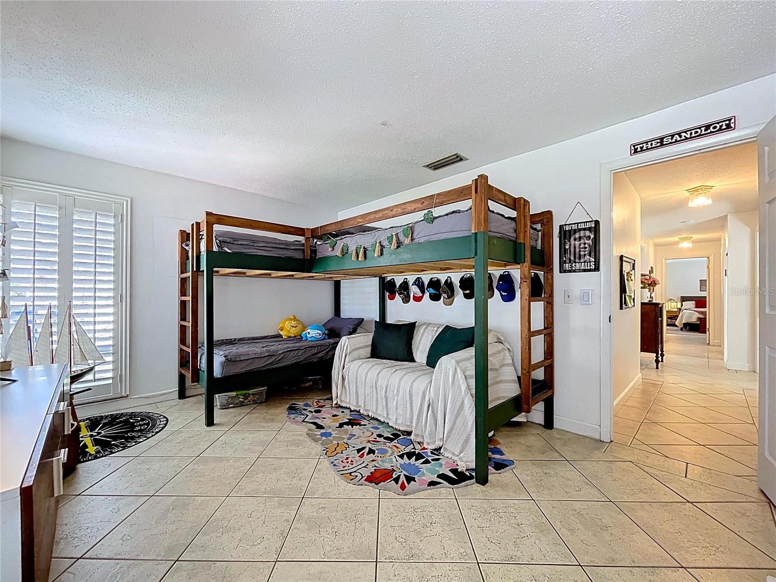 Image 40 of 72 For 2646 Newport Avenue