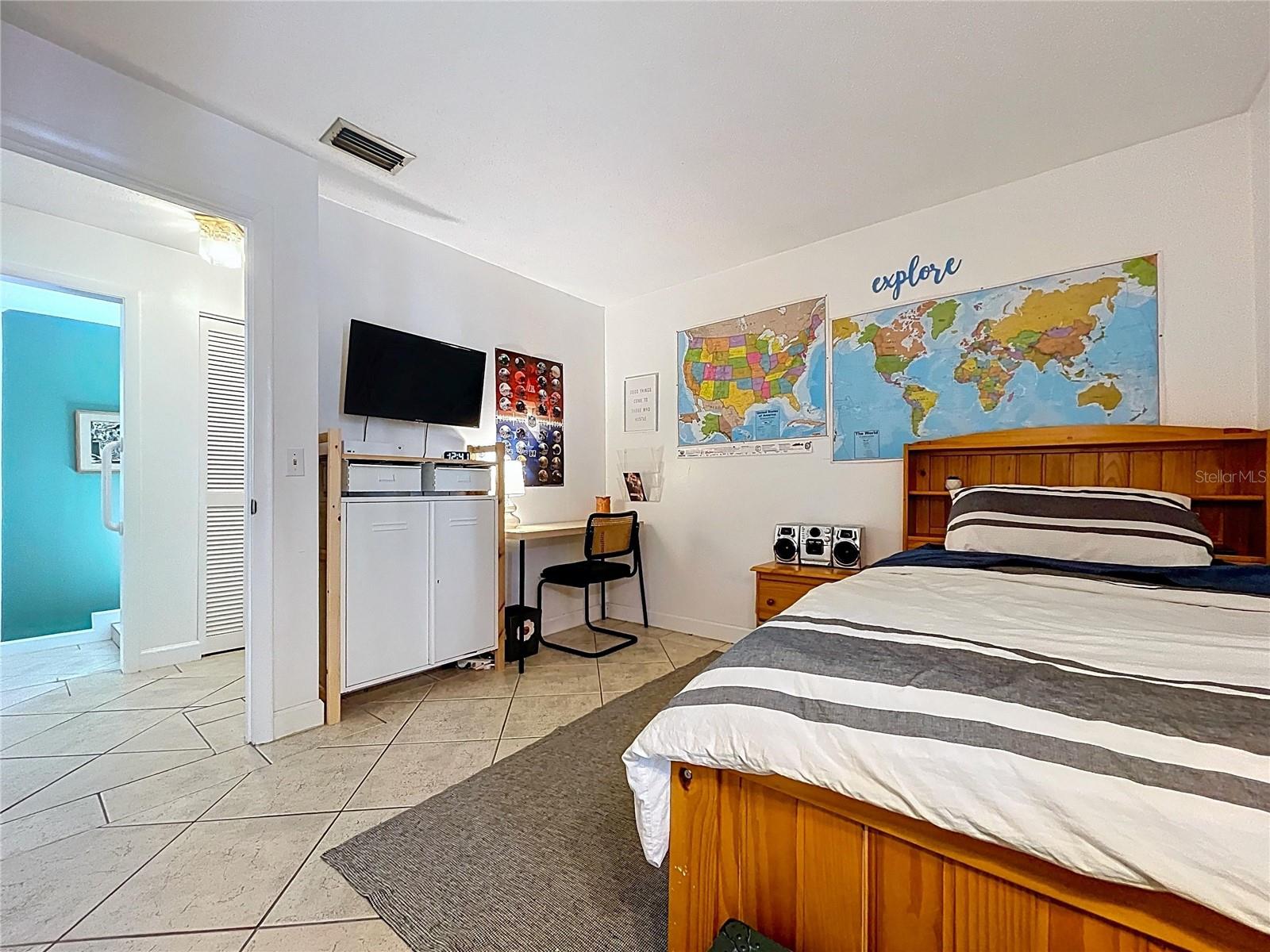 Image 43 of 72 For 2646 Newport Avenue