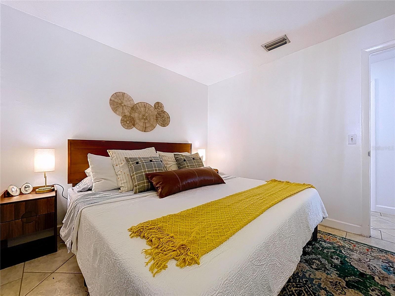 Image 44 of 72 For 2646 Newport Avenue