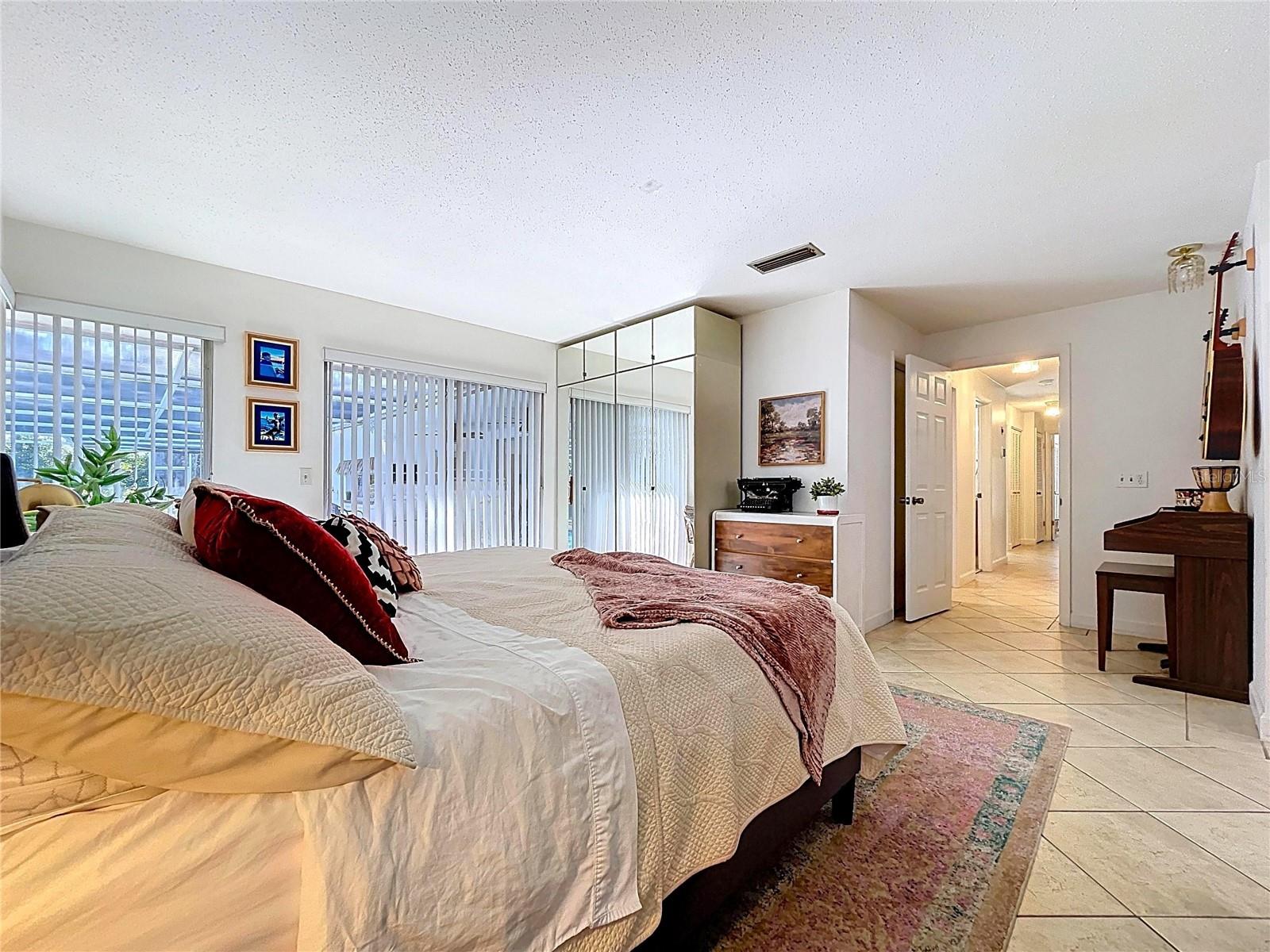 Image 49 of 72 For 2646 Newport Avenue