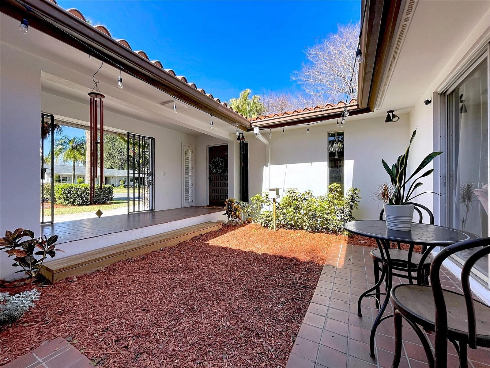 Image 8 of 72 For 2646 Newport Avenue