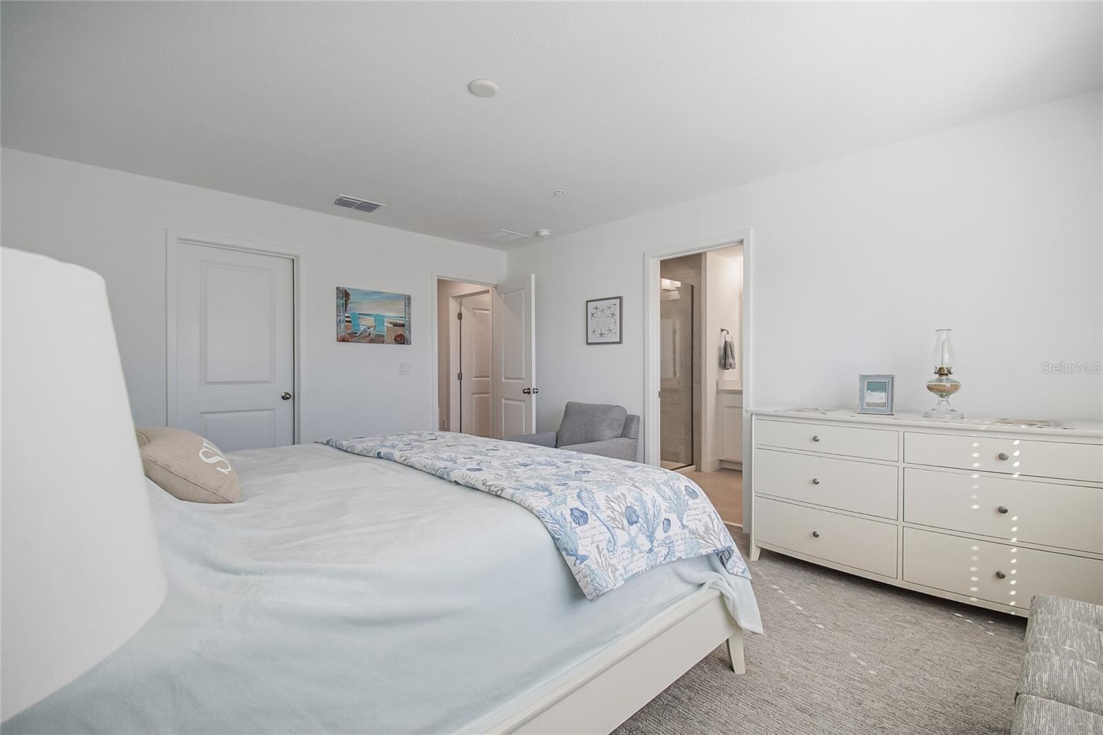 Image 17 of 41 For 9867 Walkway Drive