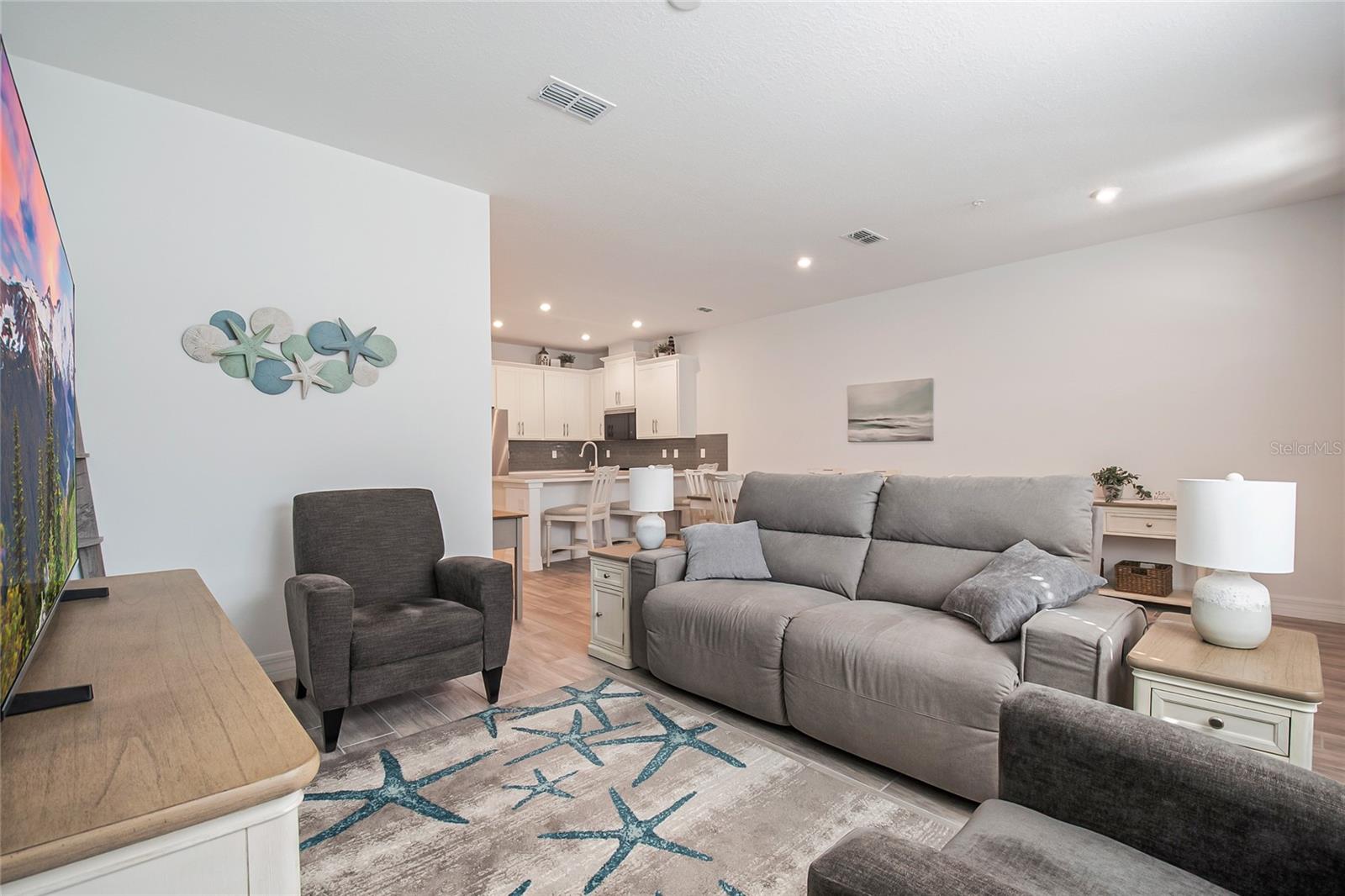 Image 4 of 41 For 9867 Walkway Drive