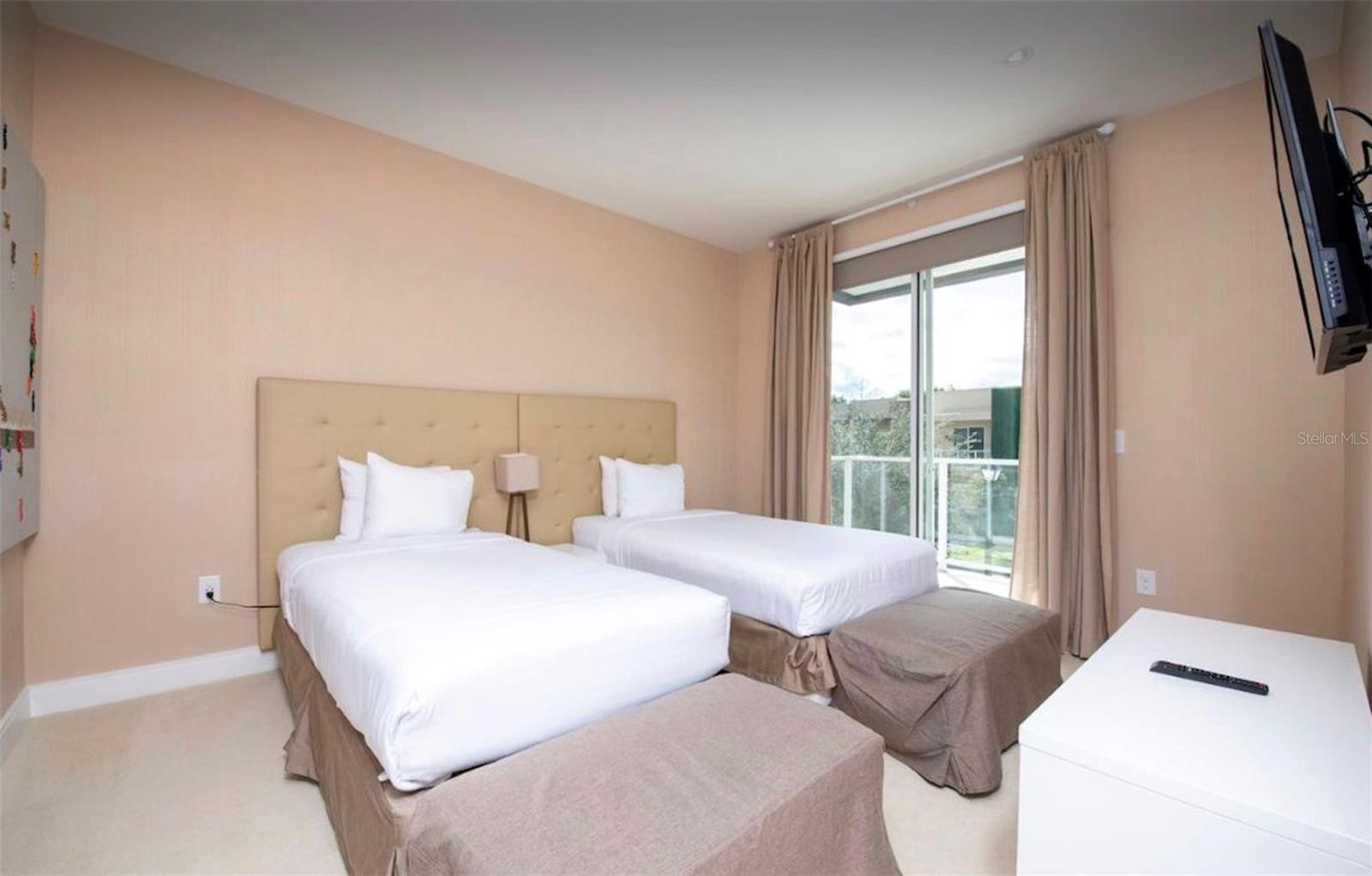 Image 27 of 43 For 3229 Brasilia Avenue