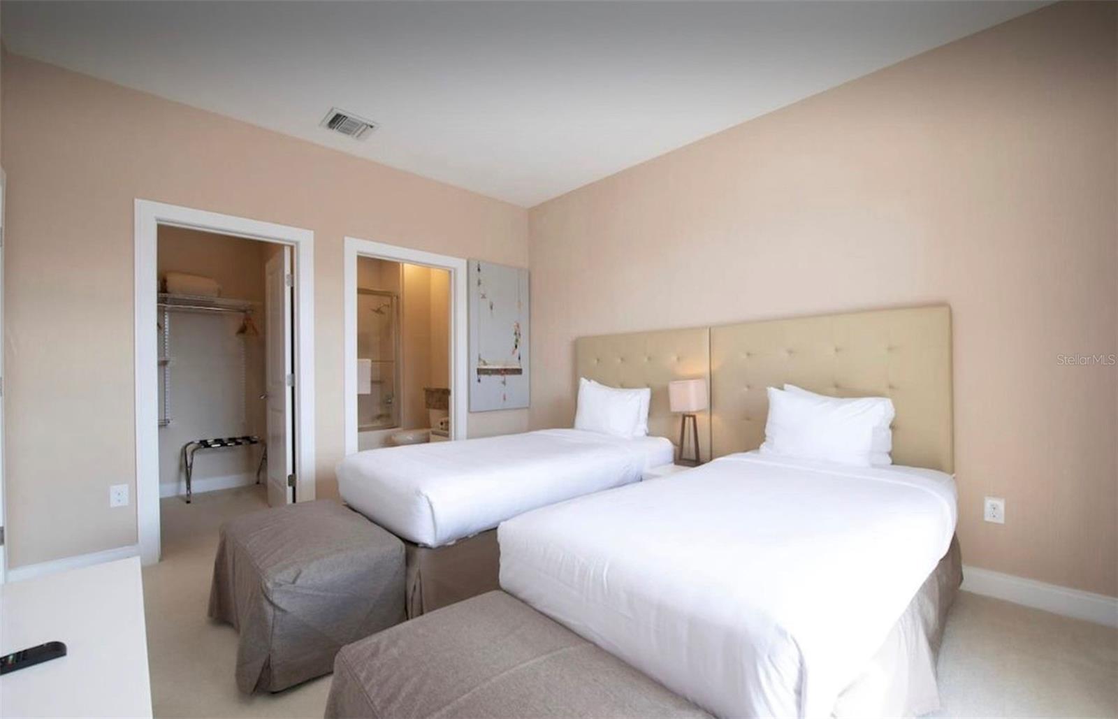 Image 28 of 43 For 3229 Brasilia Avenue