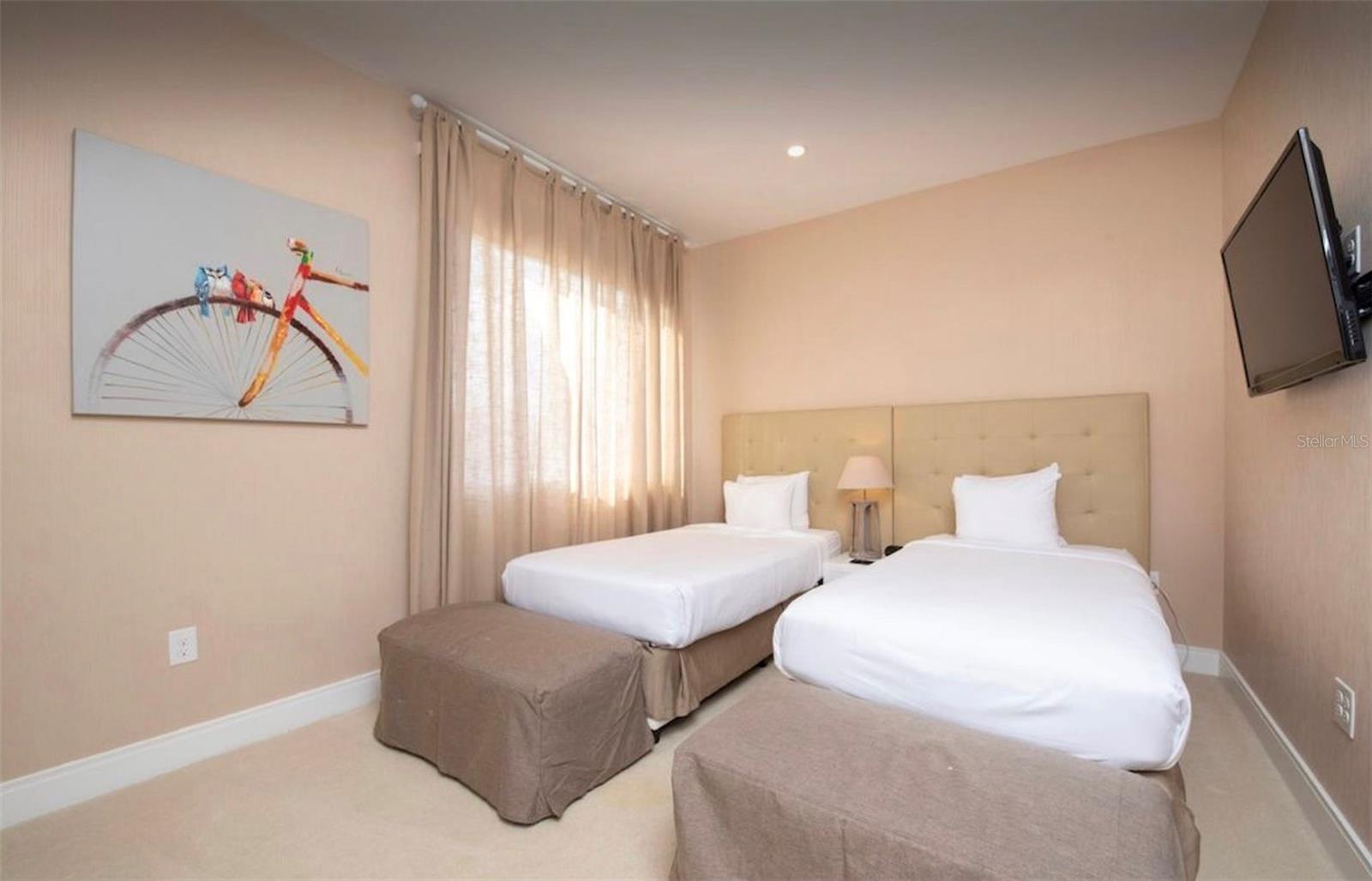 Image 33 of 43 For 3229 Brasilia Avenue