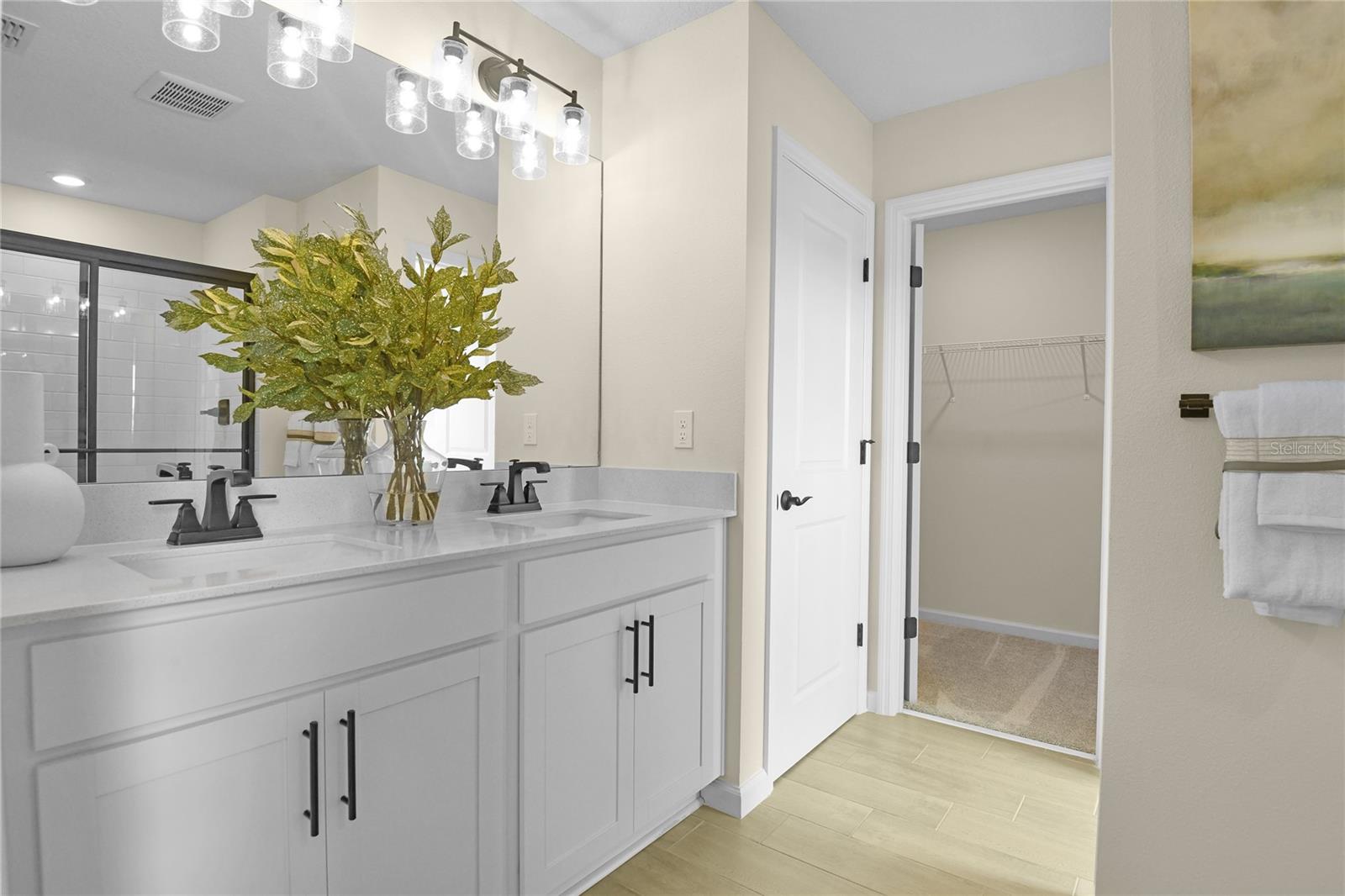 Image 18 of 26 For 14519 Banks Court