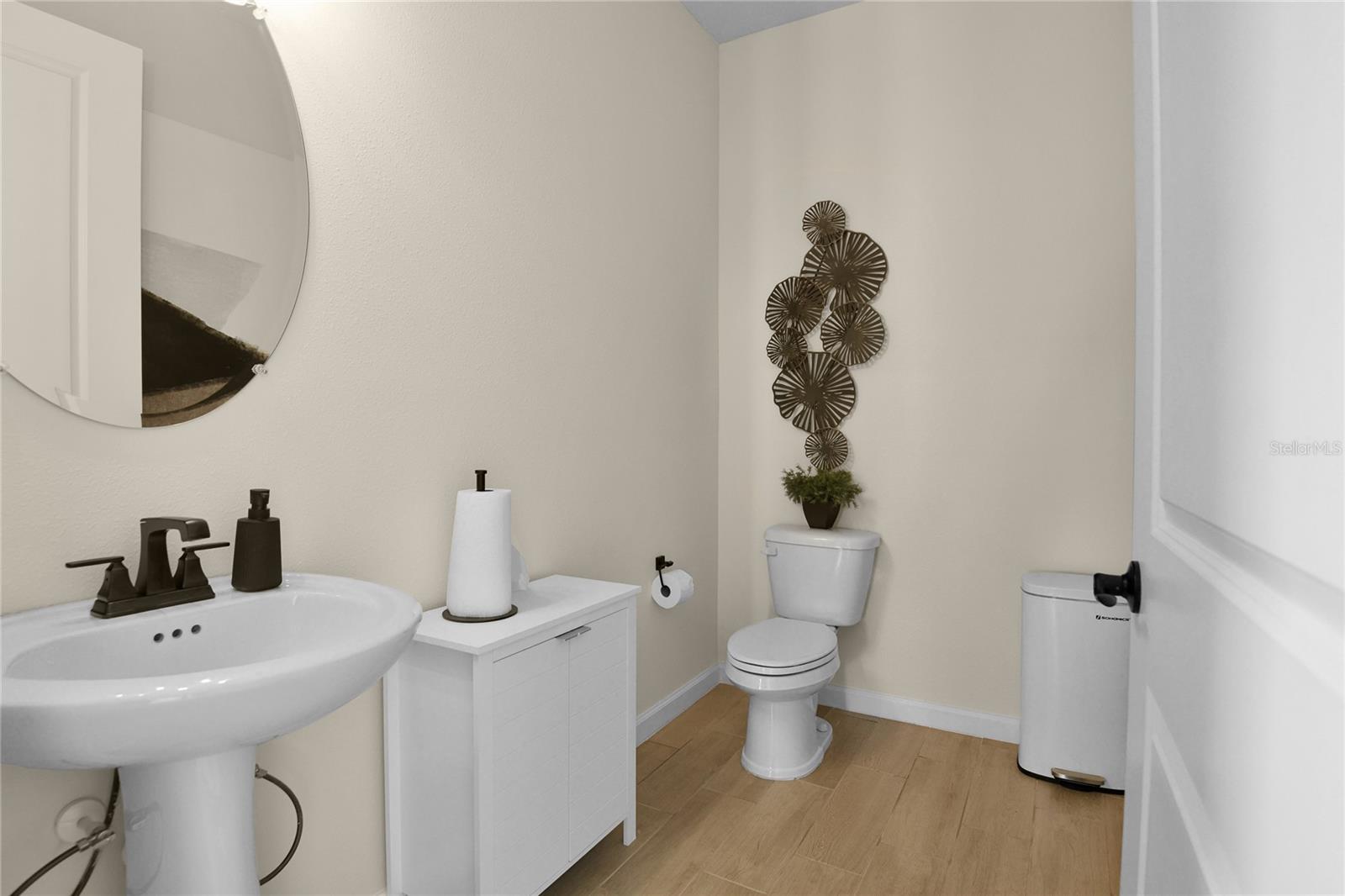 Image 5 of 26 For 14519 Banks Court