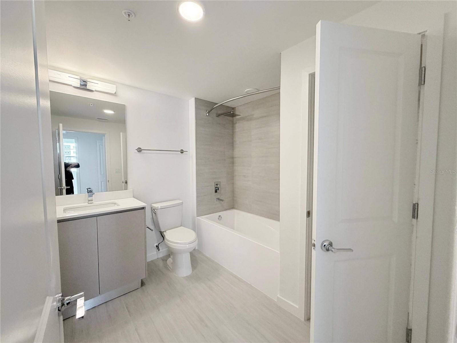 Image 11 of 26 For 5587 Millenia Park Blvd, Unit 221  221