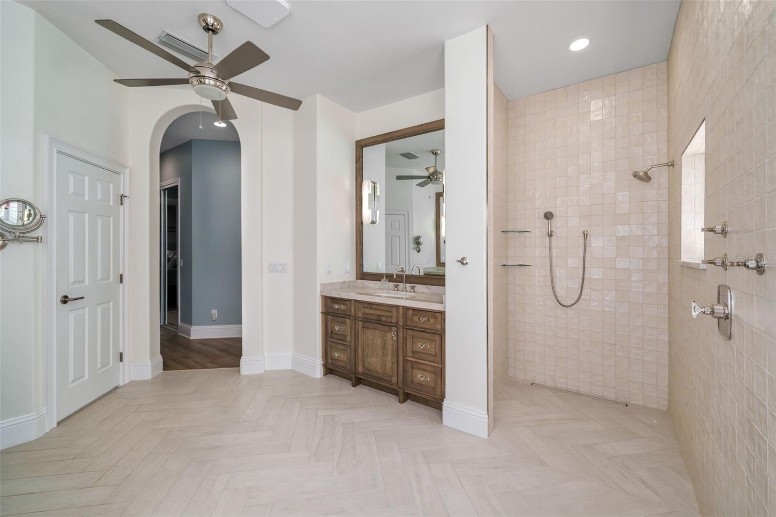 Image 20 of 42 For 7923 Versilia Drive