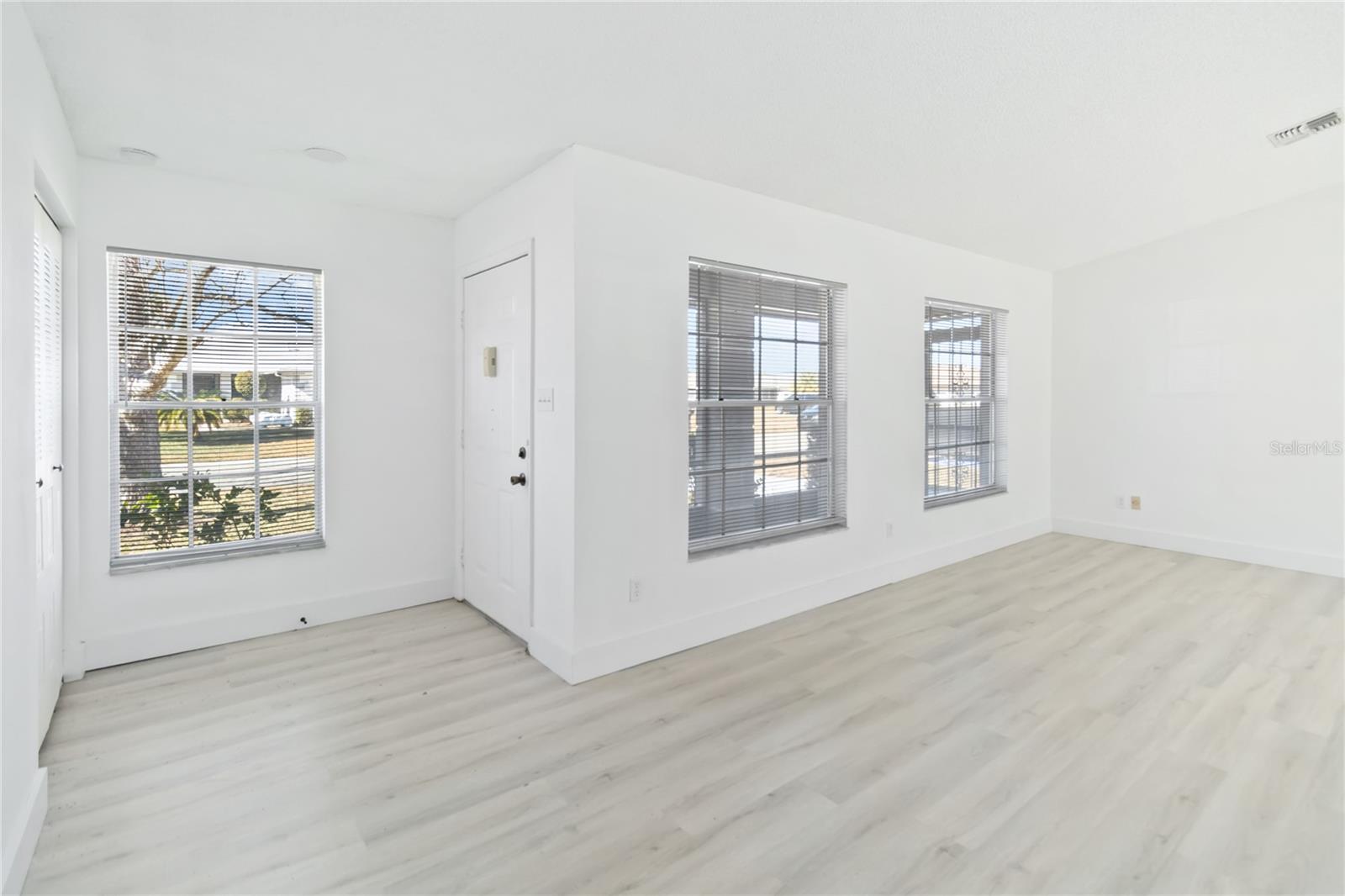 Image 6 of 21 For 11407 Splitwood Lane