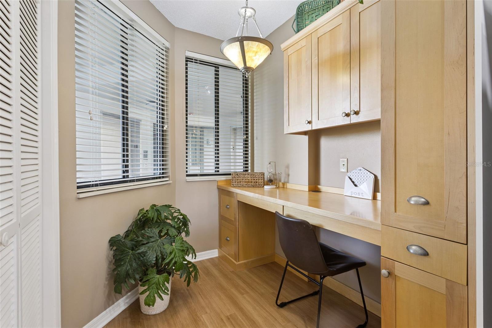 Image 11 of 40 For 401 Robinson Street 303