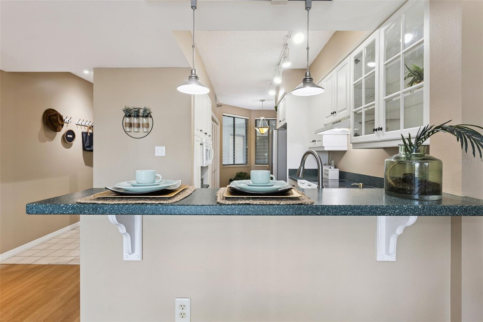 Image 14 of 40 For 401 Robinson Street 303