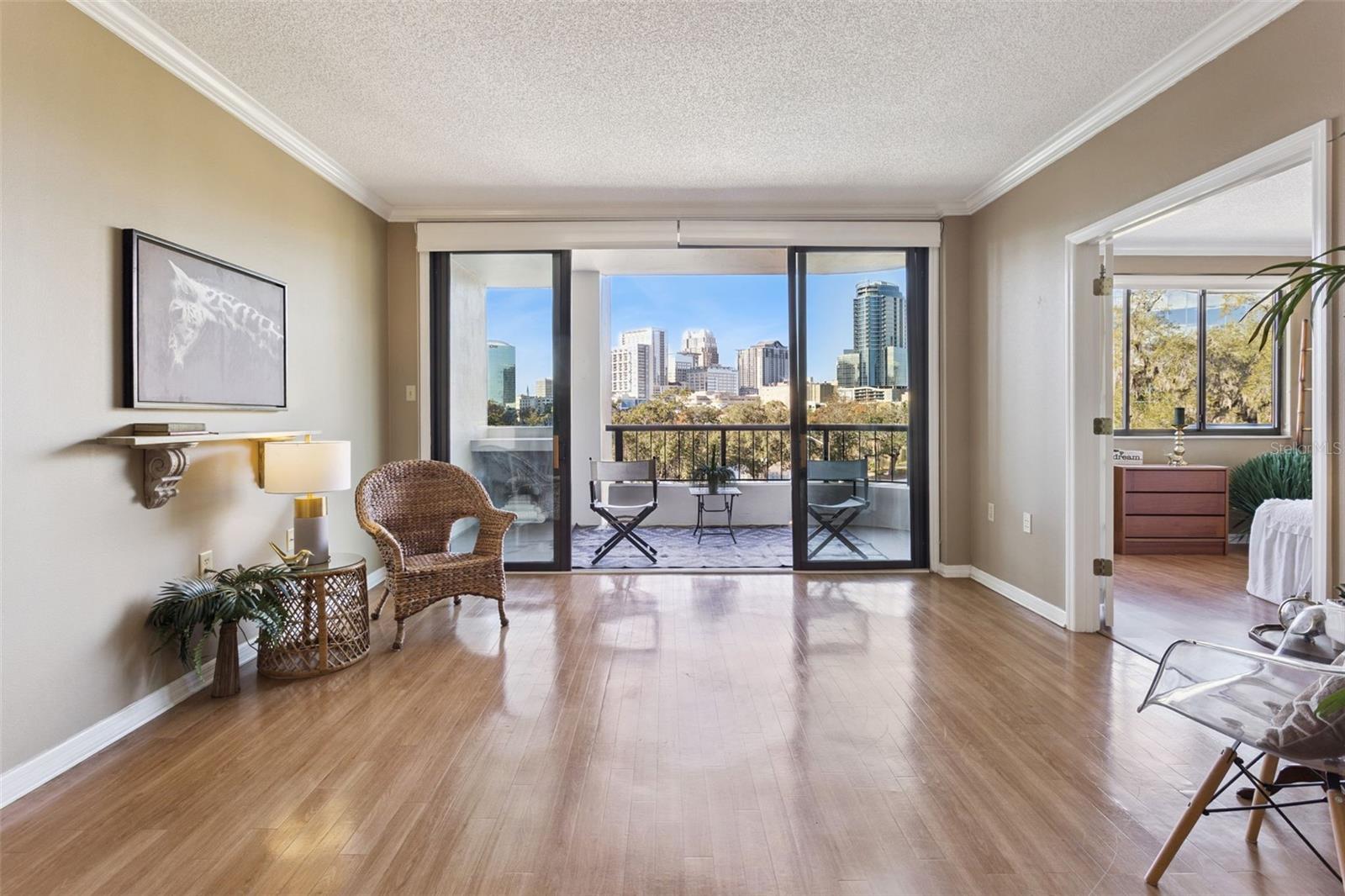 Image 17 of 40 For 401 Robinson Street 303