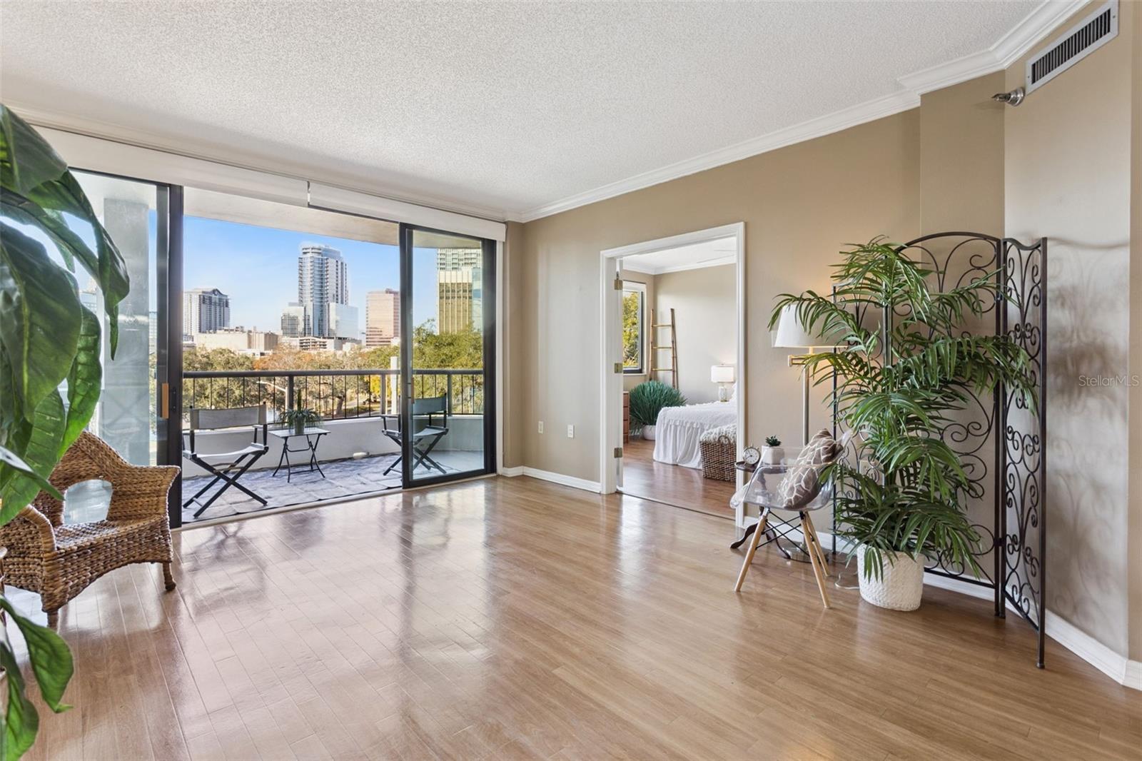 Image 18 of 40 For 401 Robinson Street 303