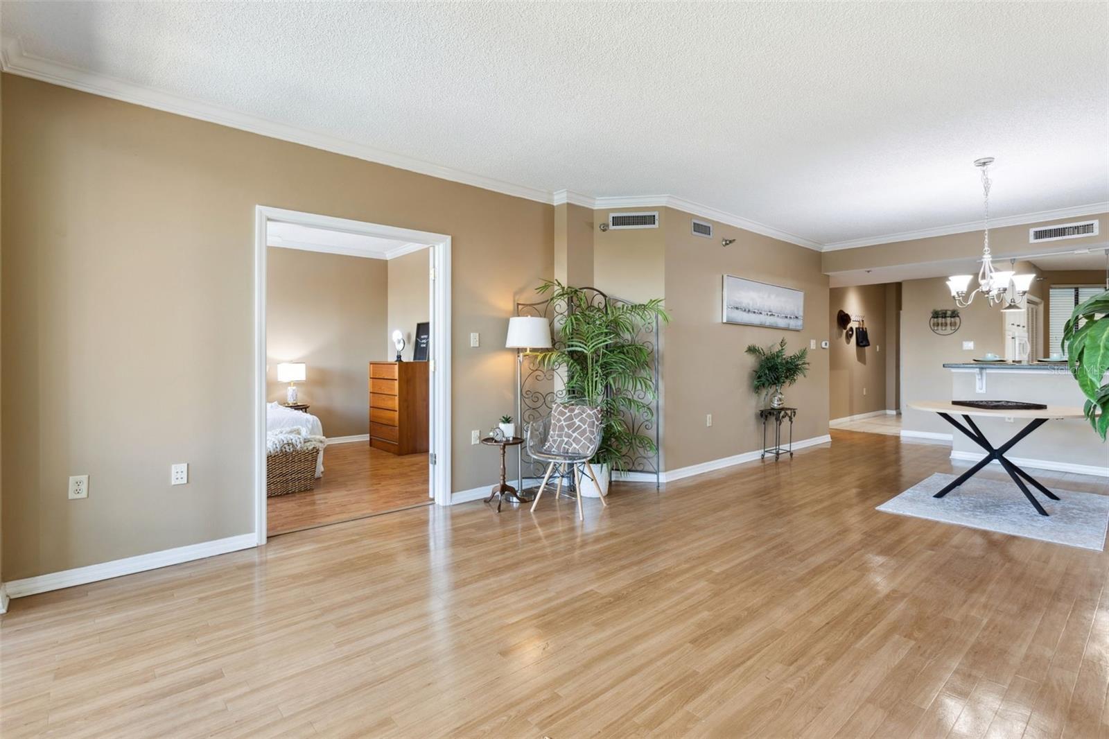 Image 19 of 40 For 401 Robinson Street 303