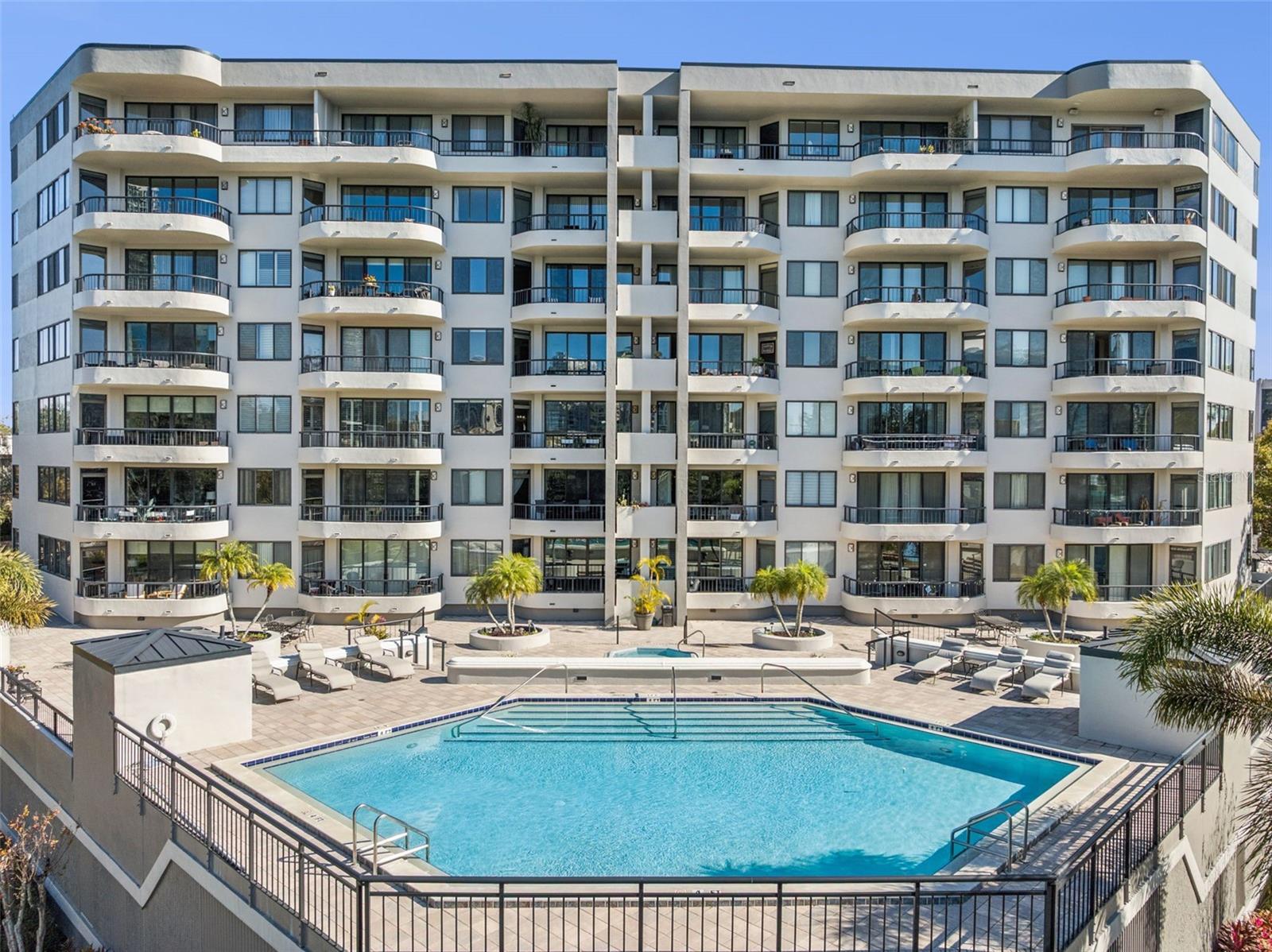 Image 2 of 40 For 401 Robinson Street 303