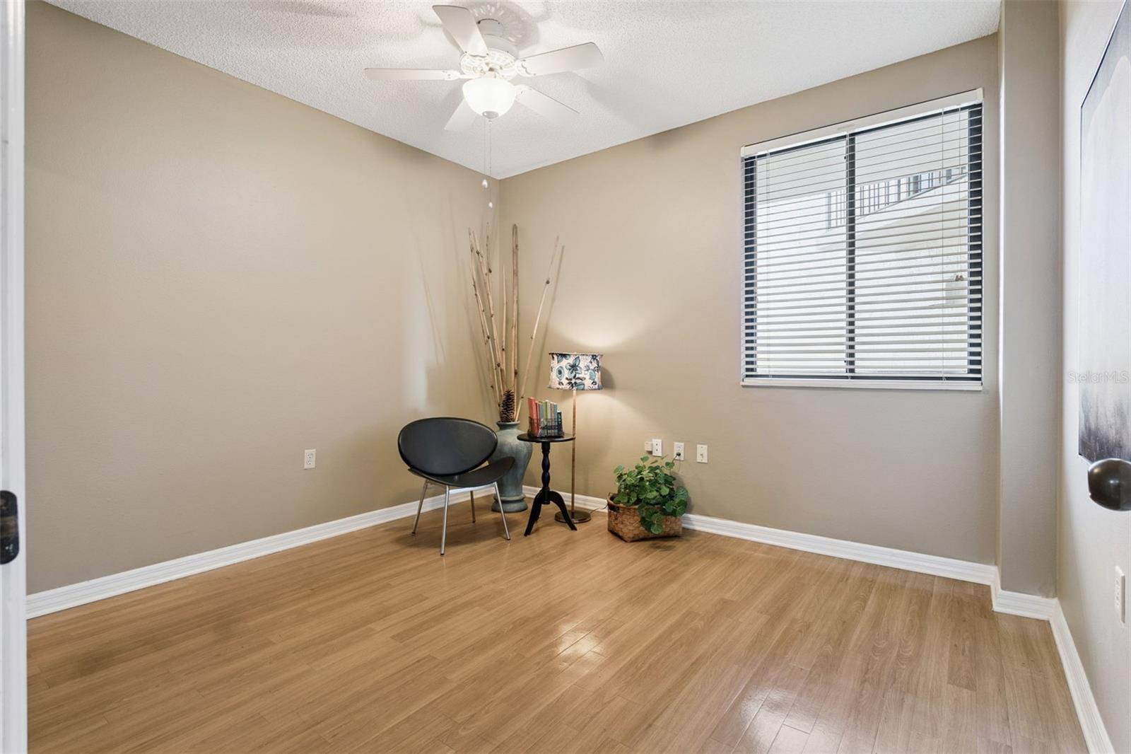 Image 21 of 40 For 401 Robinson Street 303