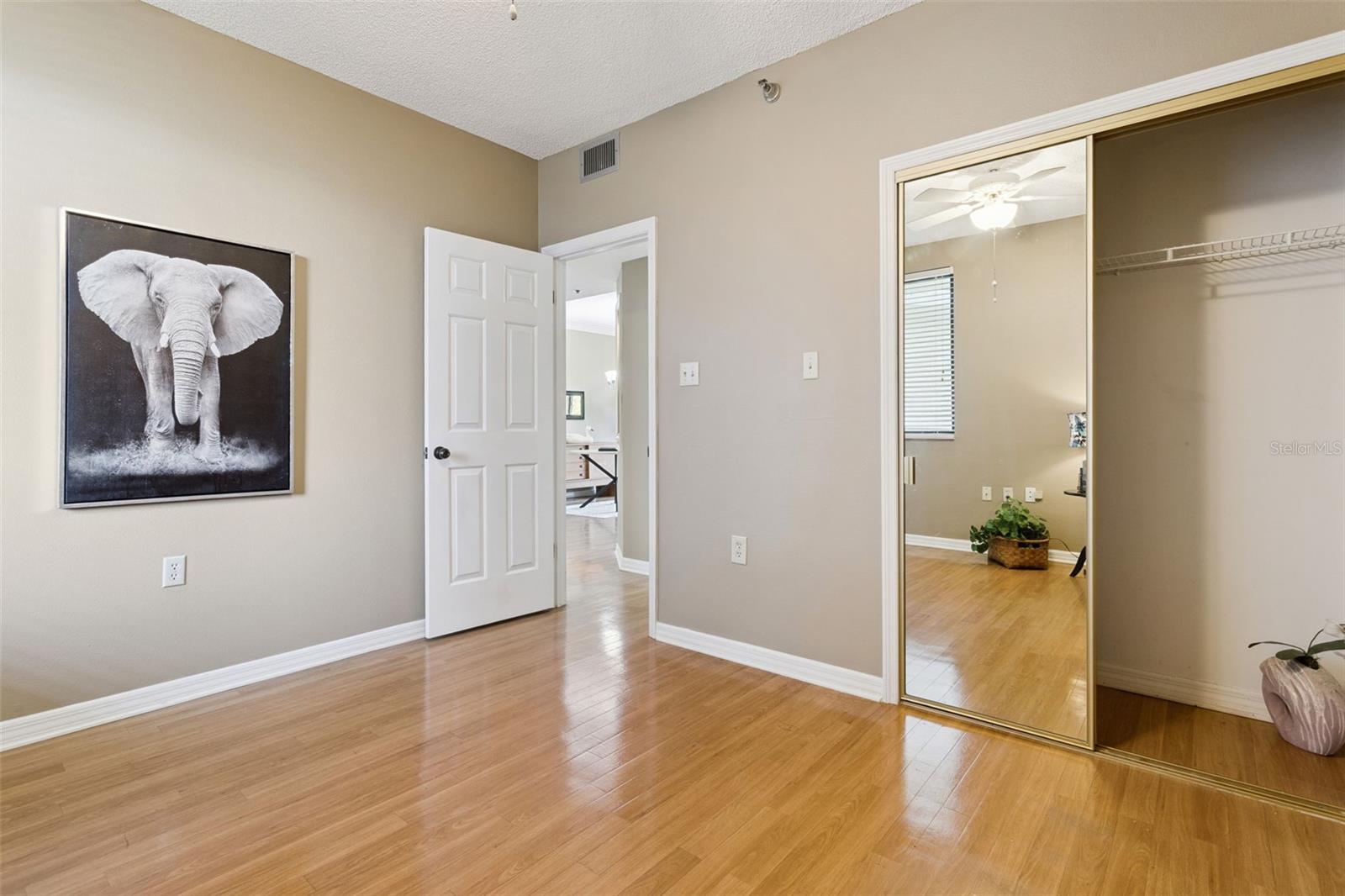 Image 22 of 40 For 401 Robinson Street 303