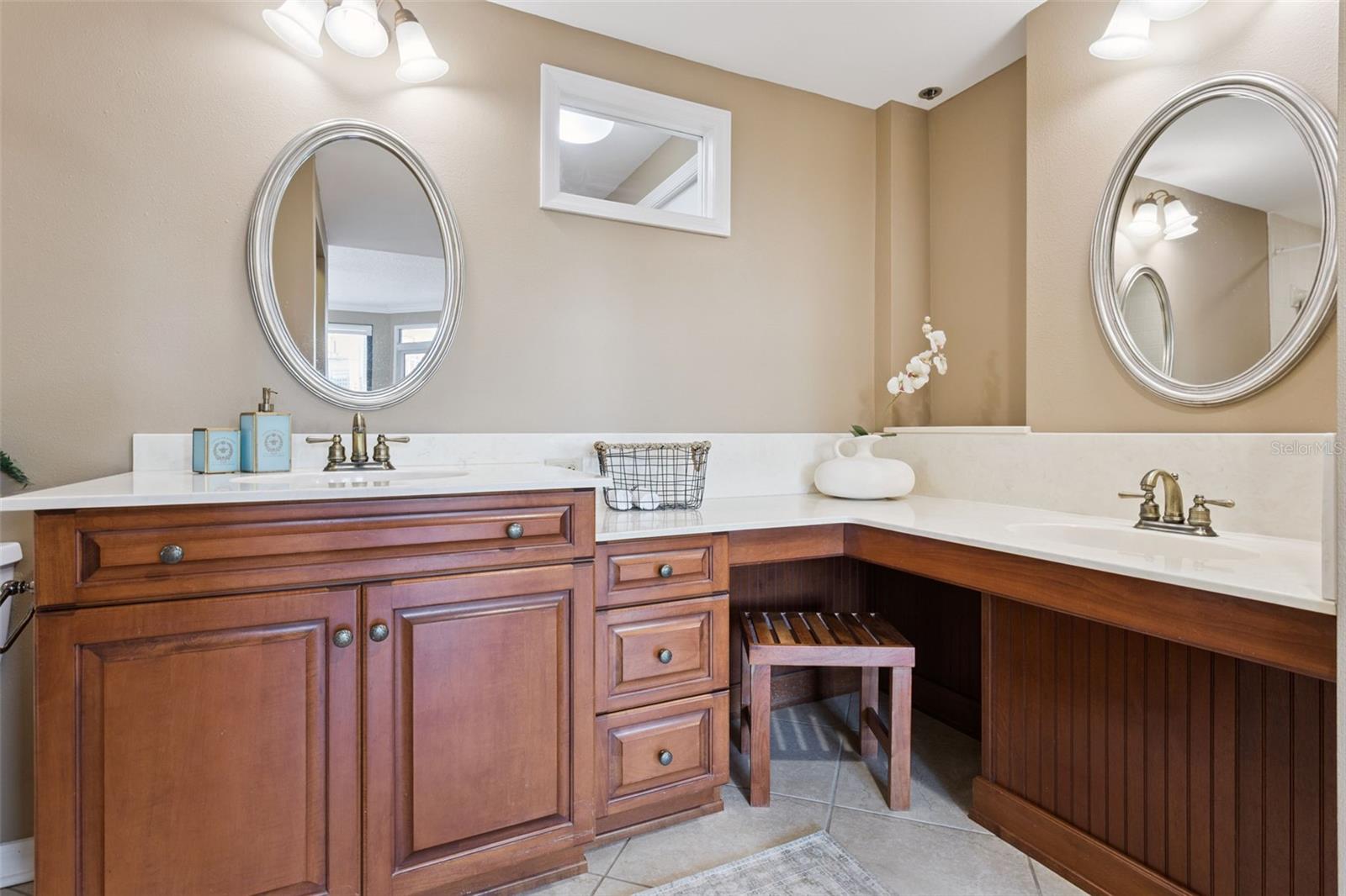 Image 27 of 40 For 401 Robinson Street 303