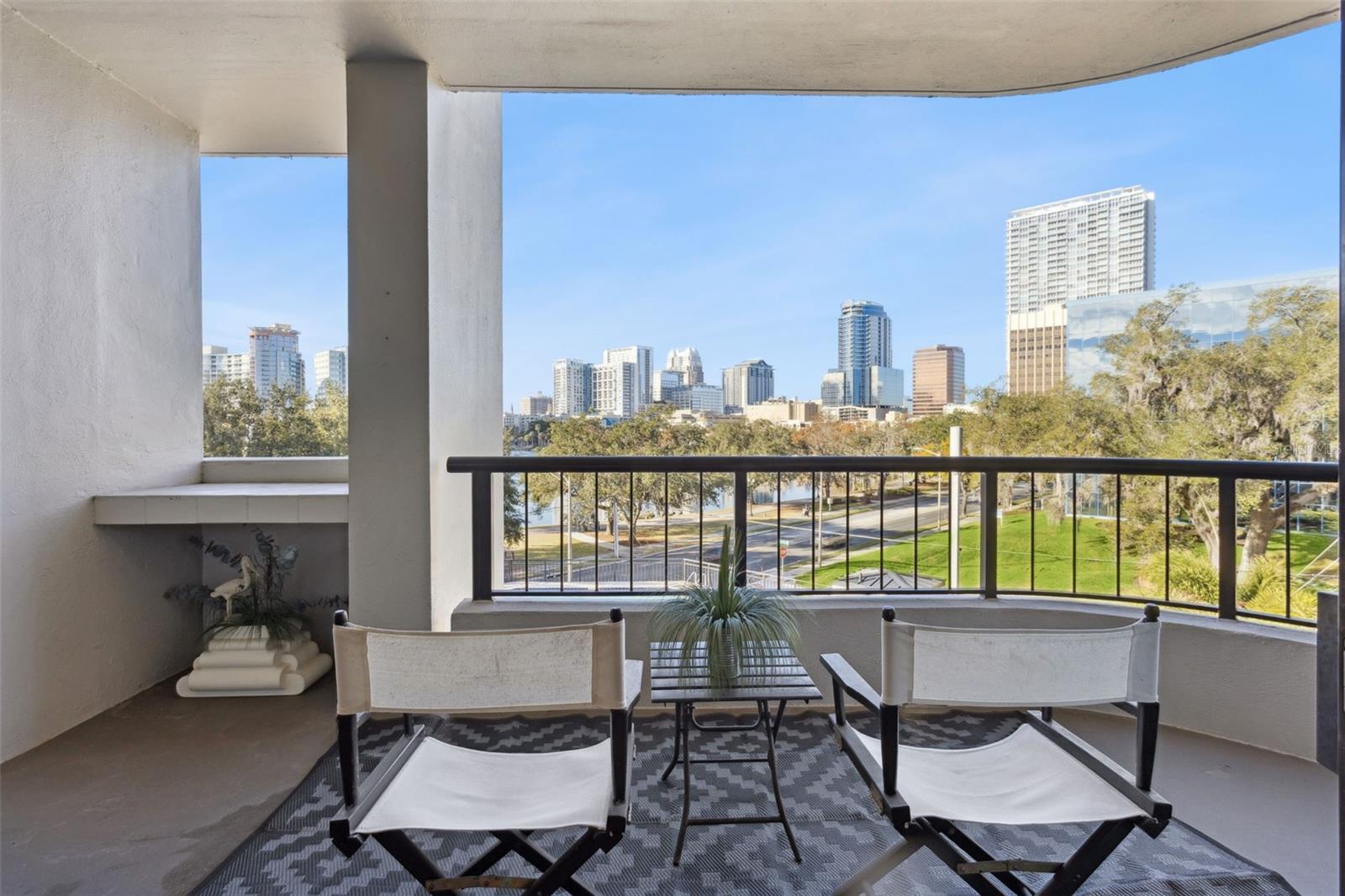 Image 29 of 40 For 401 Robinson Street 303