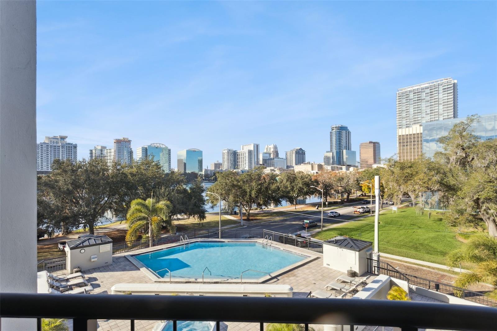 Image 34 of 40 For 401 Robinson Street 303