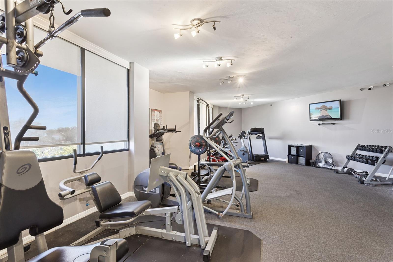 Image 38 of 40 For 401 Robinson Street 303