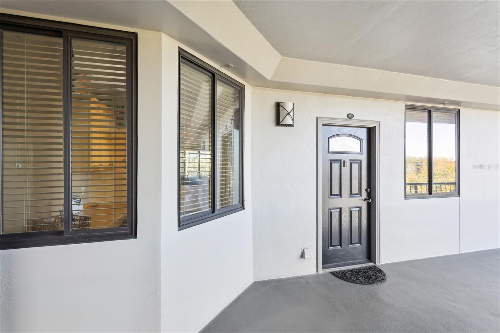 Image 4 of 40 For 401 Robinson Street 303