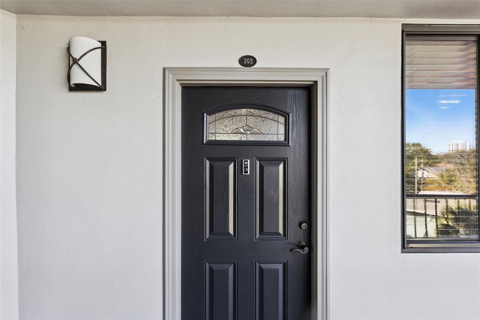 Image 5 of 40 For 401 Robinson Street 303