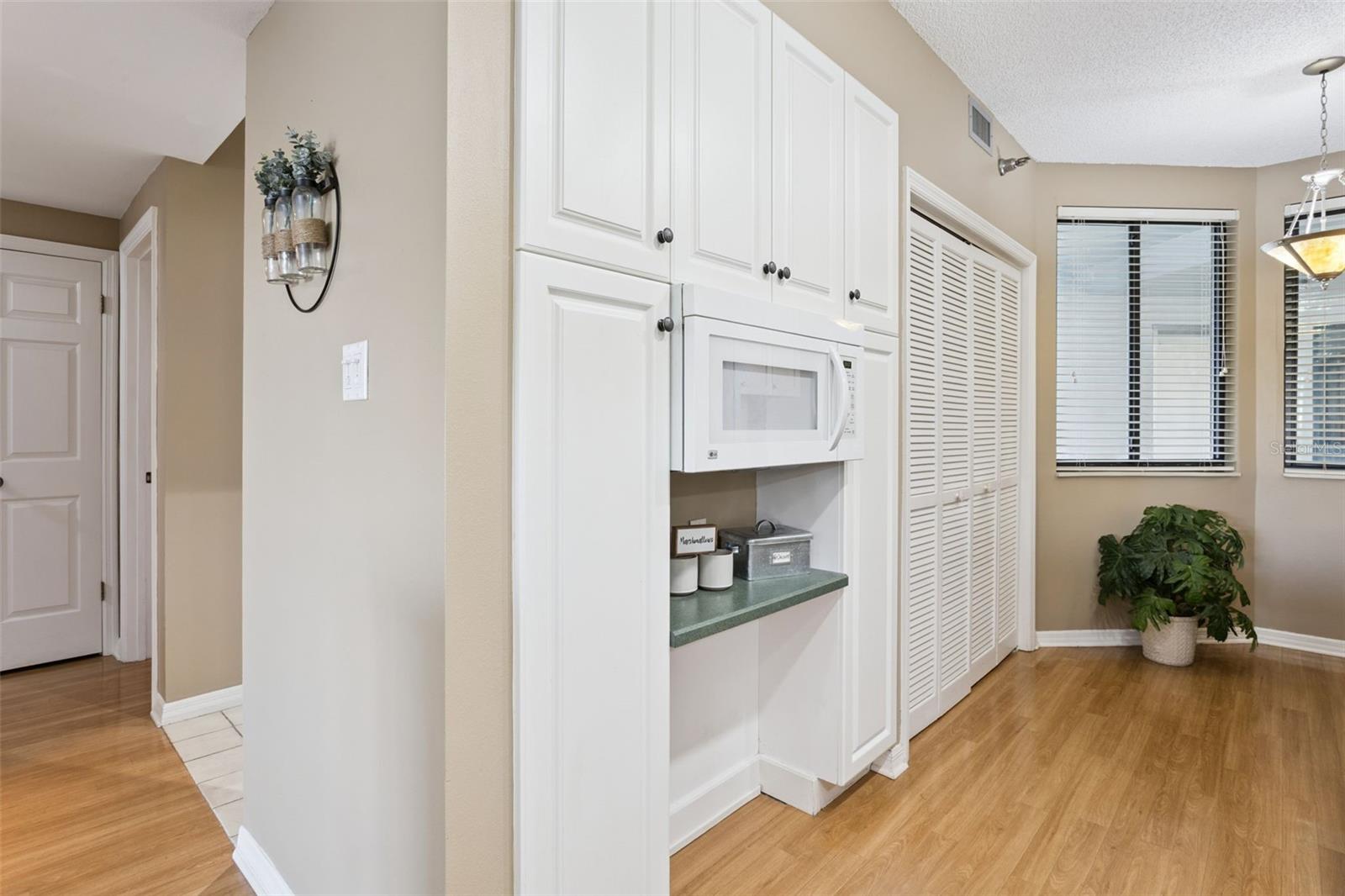 Image 8 of 40 For 401 Robinson Street 303