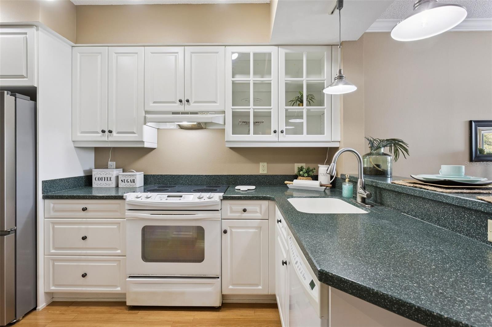 Image 9 of 40 For 401 Robinson Street 303