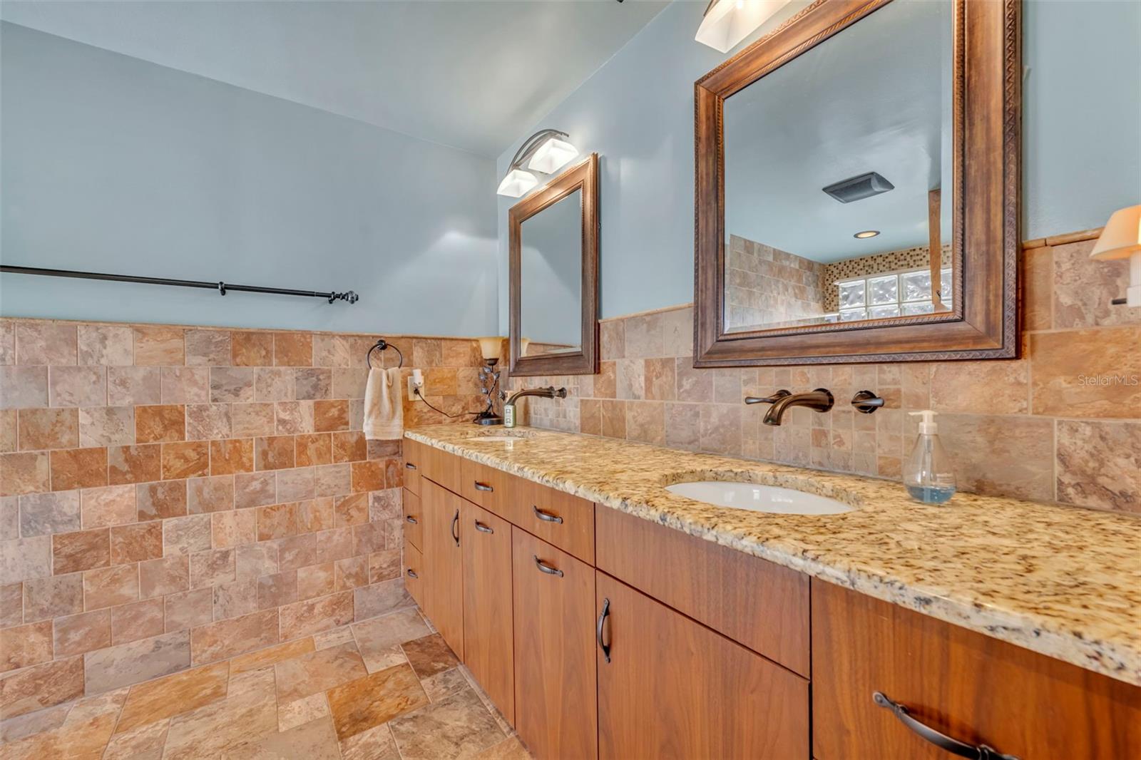 Image 14 of 29 For 606 Ponderosa Drive