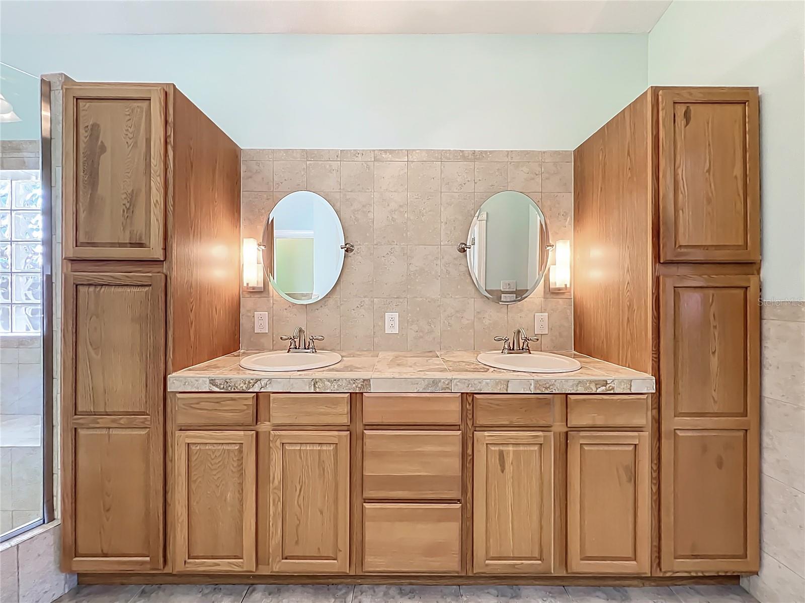 Image 27 of 76 For 2909 Smithfield Drive