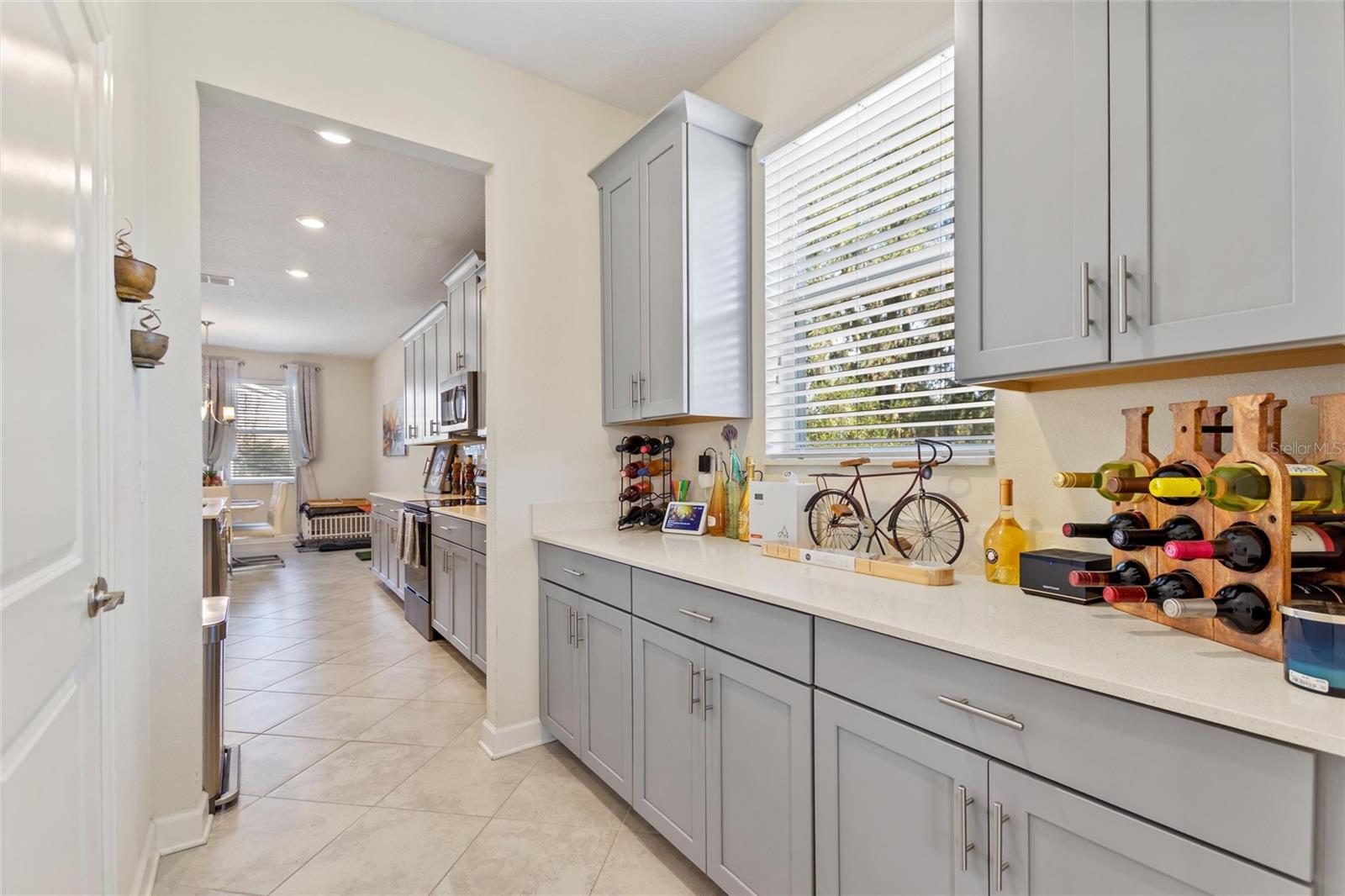 Image 10 of 82 For 8811 Bally Neal Looop