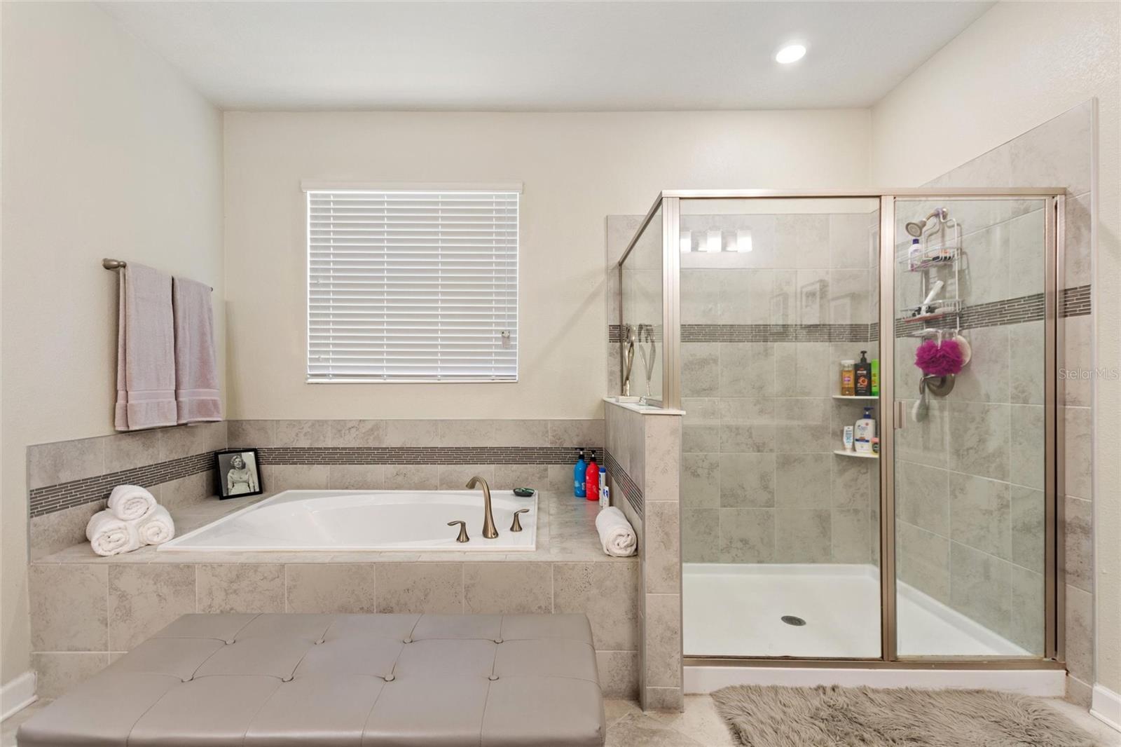 Image 24 of 82 For 8811 Bally Neal Looop