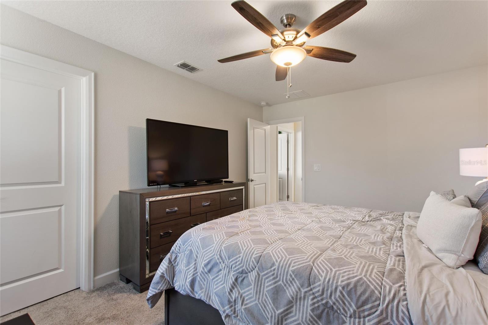 Image 40 of 82 For 8811 Bally Neal Looop