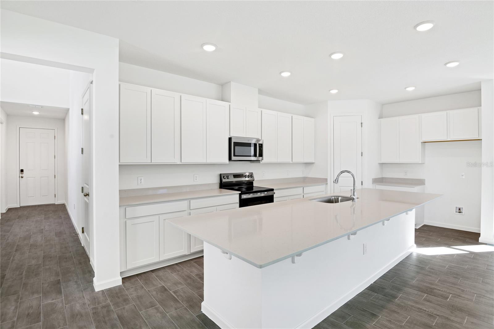 Image 4 of 19 For 766 Lake Dell Road