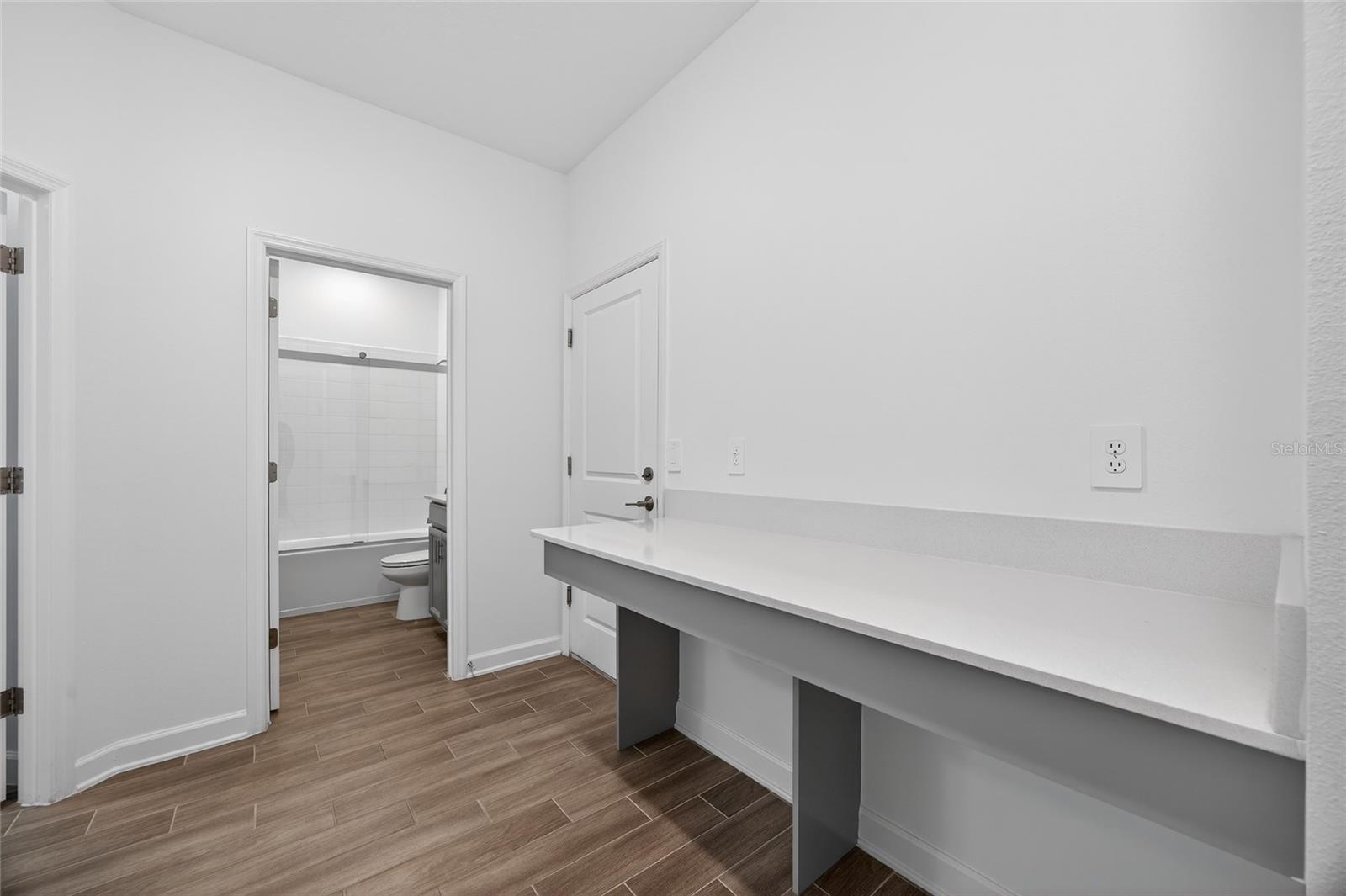 Image 20 of 79 For 11128 Lore Way