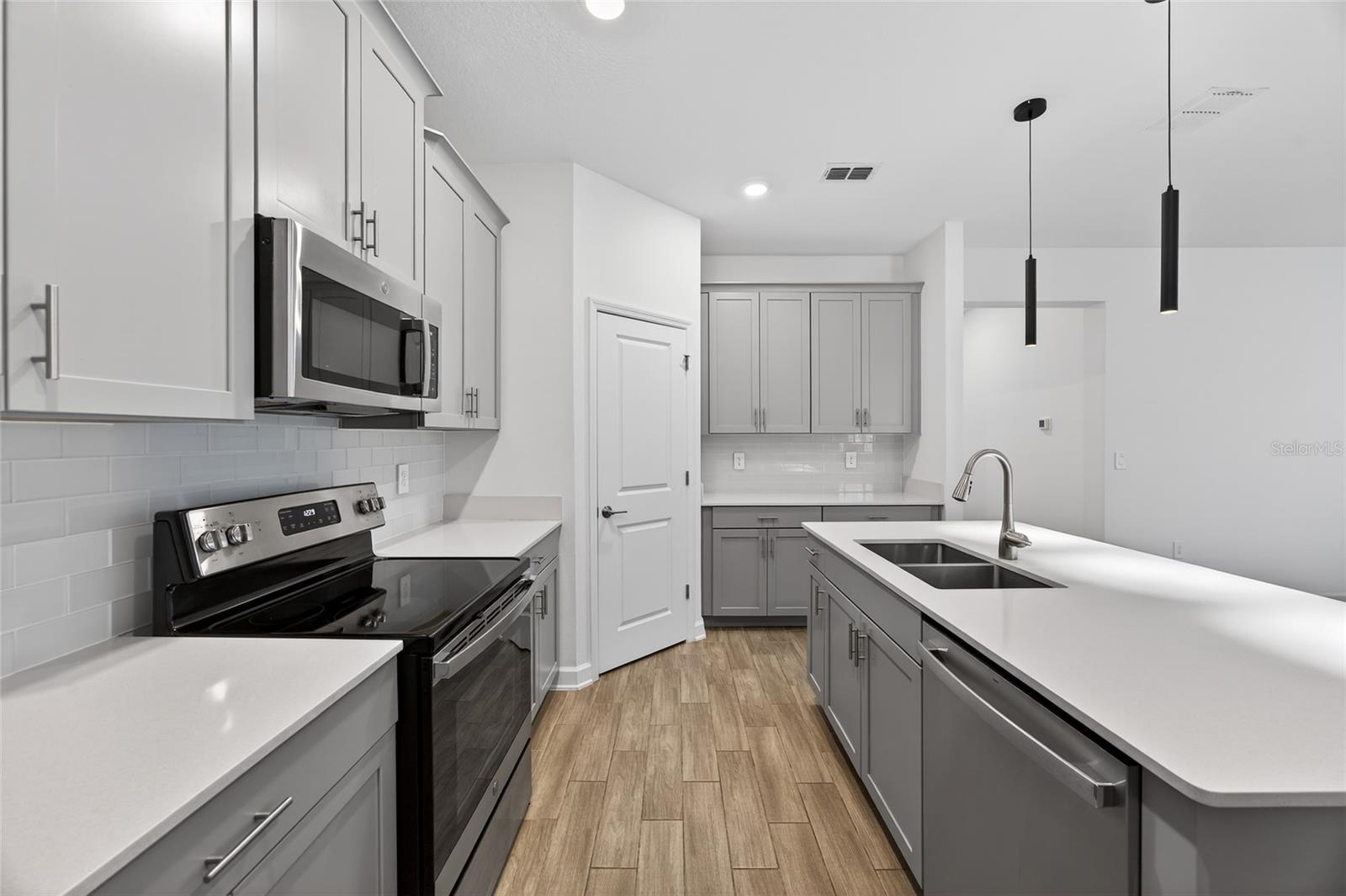 Image 38 of 79 For 11128 Lore Way