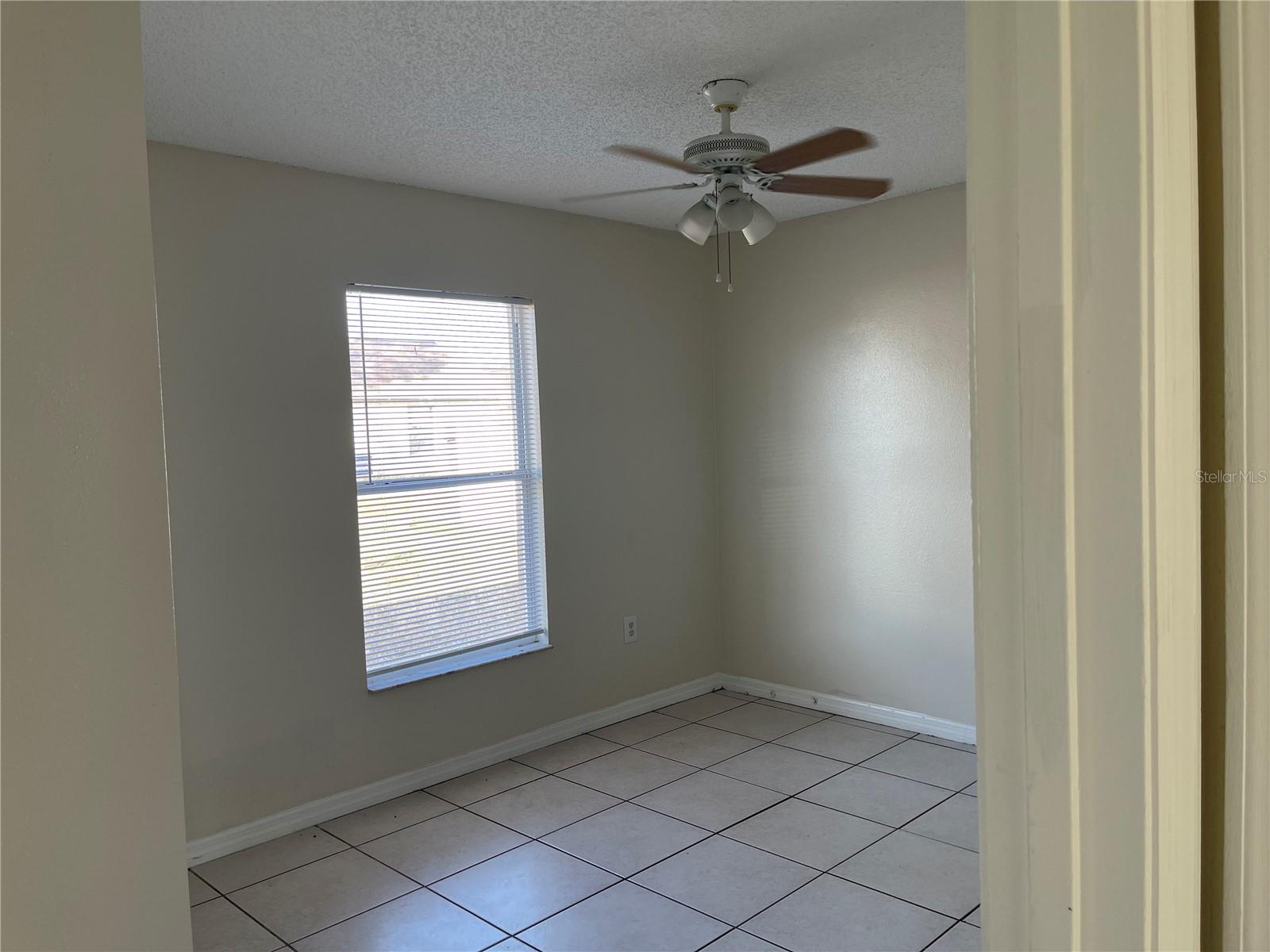 Image 11 of 19 For 326 Chelmsford Court