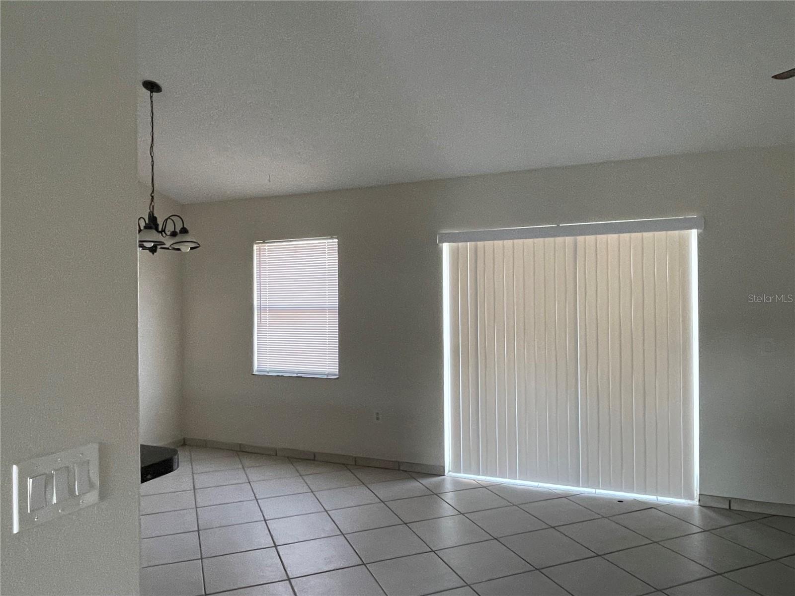 Image 16 of 19 For 326 Chelmsford Court