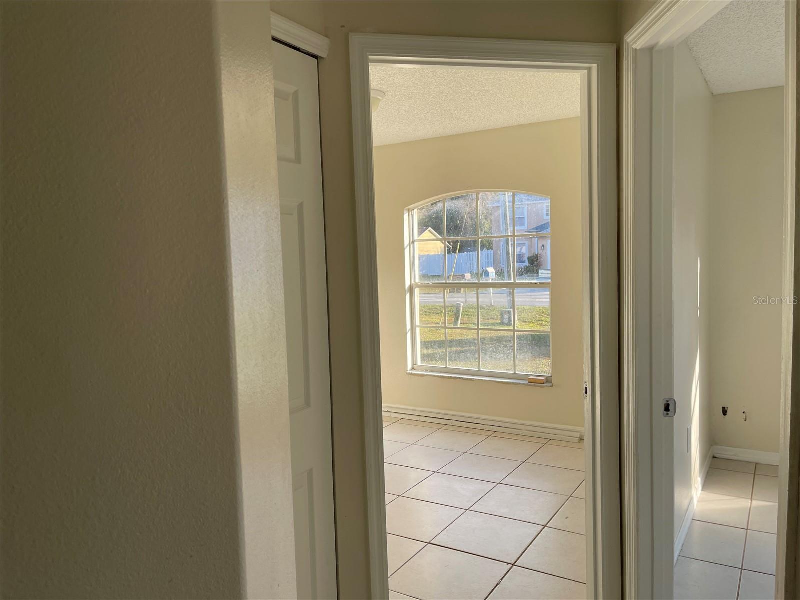 Image 6 of 19 For 326 Chelmsford Court