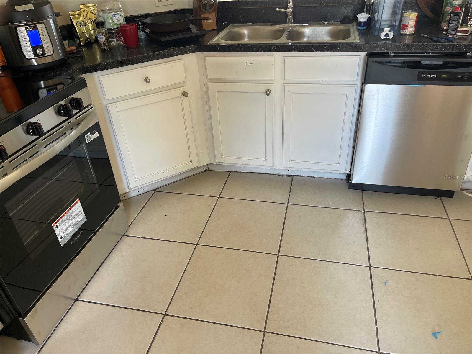 Image 8 of 19 For 326 Chelmsford Court