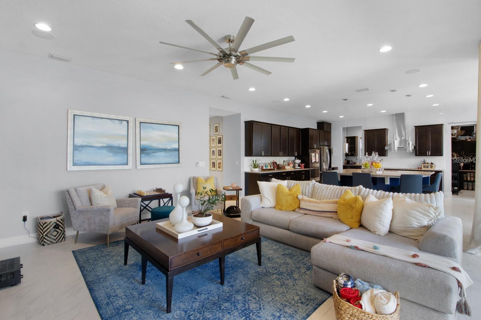 Listing photo id 13 for 4371 Summer Breeze Way