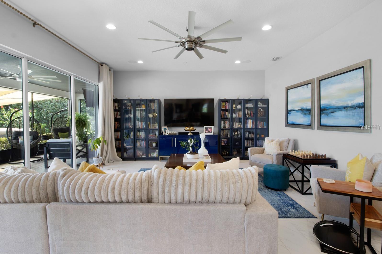 Listing photo id 14 for 4371 Summer Breeze Way