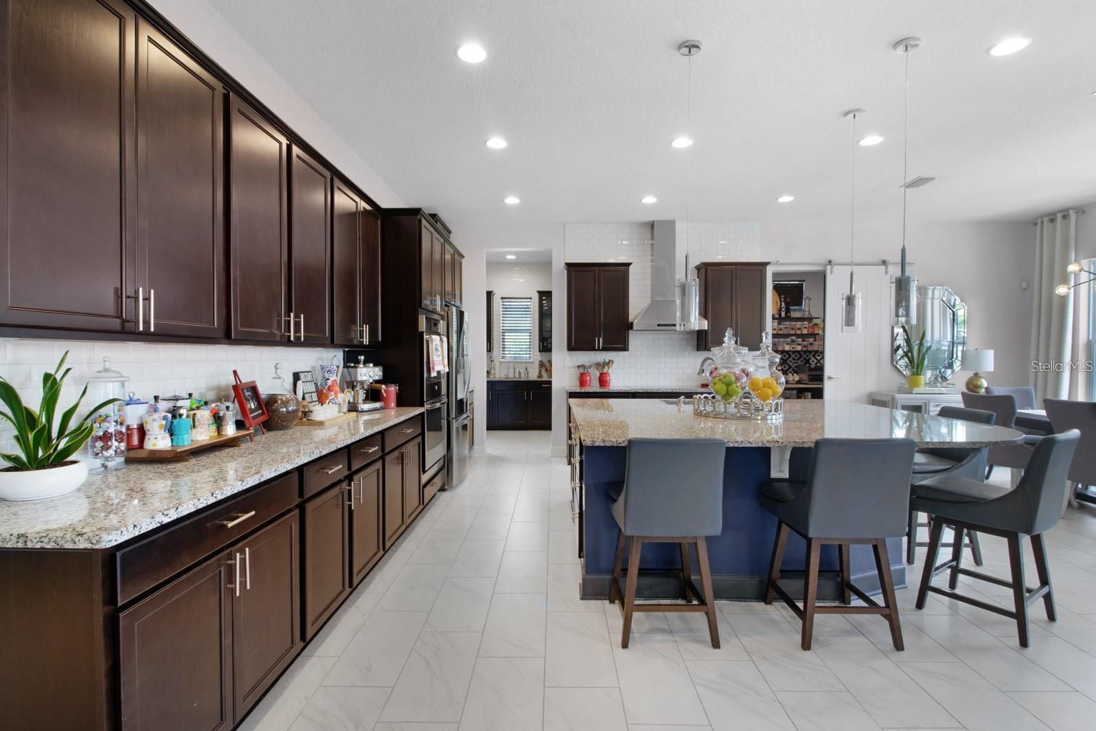 Listing photo id 17 for 4371 Summer Breeze Way