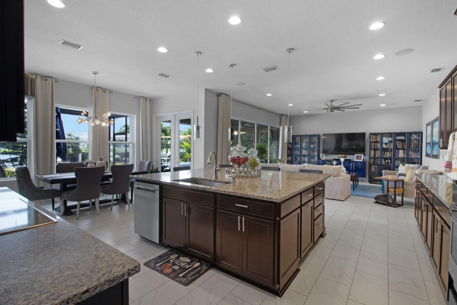 Listing photo id 21 for 4371 Summer Breeze Way