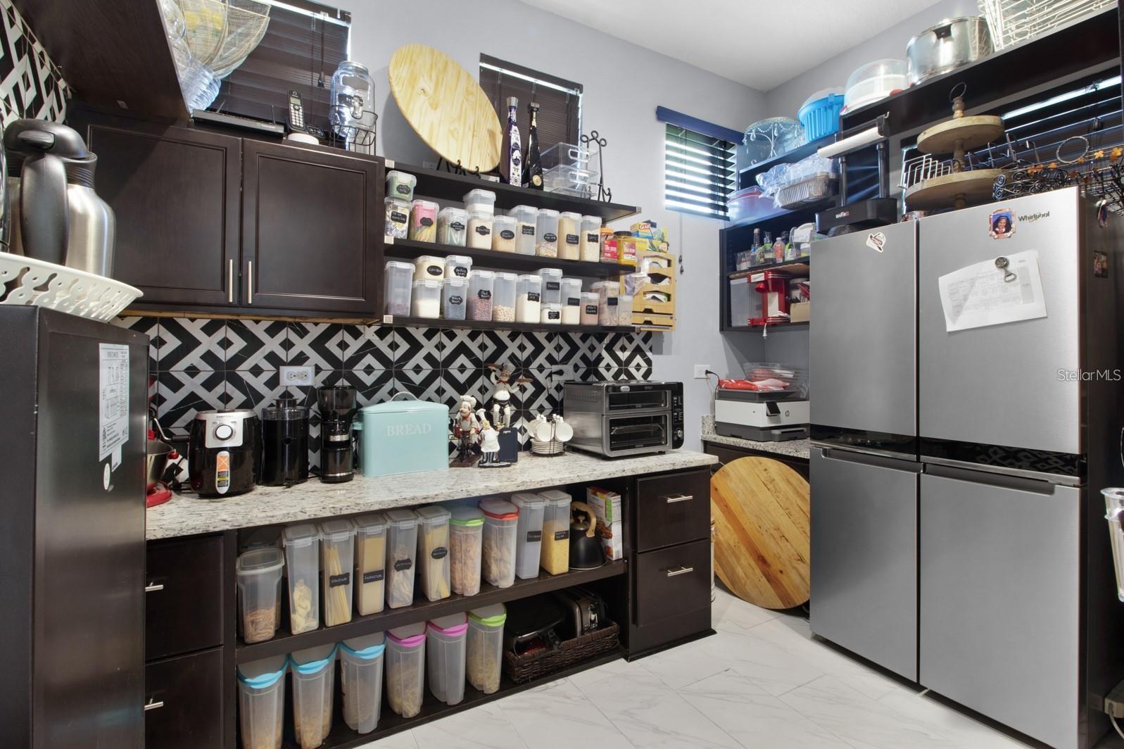 Listing photo id 24 for 4371 Summer Breeze Way